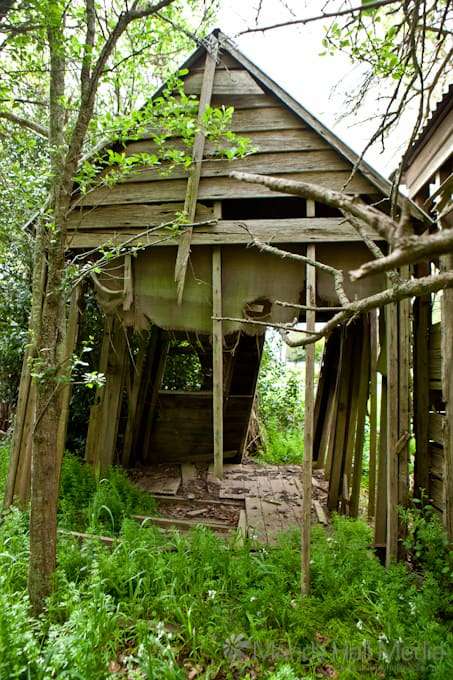Old shed on a bit of a lean.