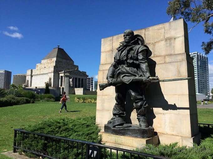 Wipers statue outside the Melbourne Shrine of Rememberance