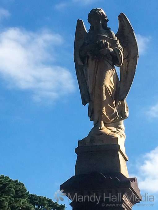 Angel grave in Bulla cemetery