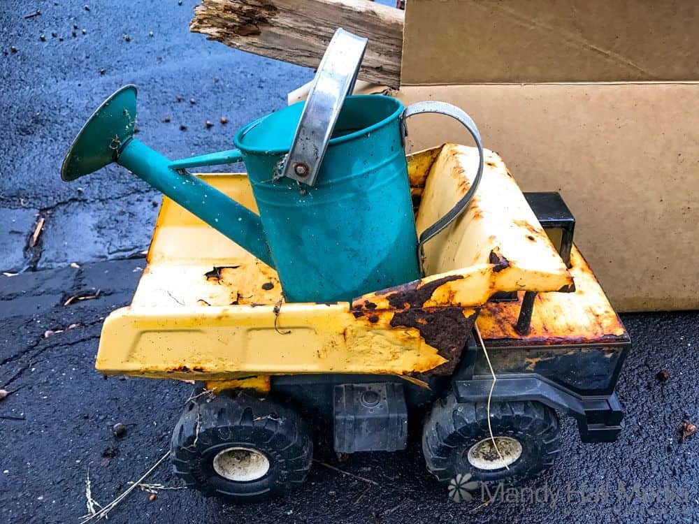 Watering can transportation