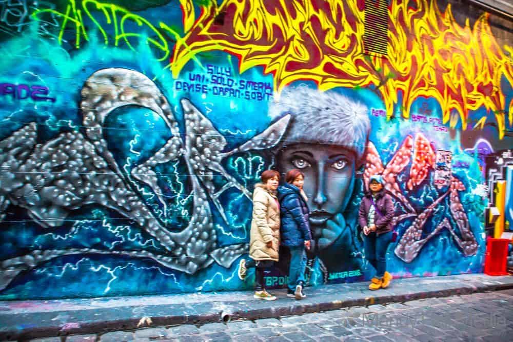 Laneway tourist photos