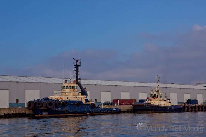 I want a tug boat