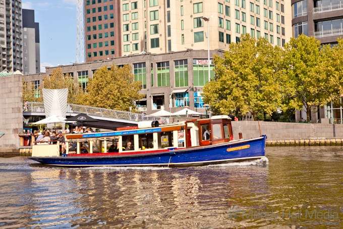 Little cafe in the middle of the Yarra River, Southbank