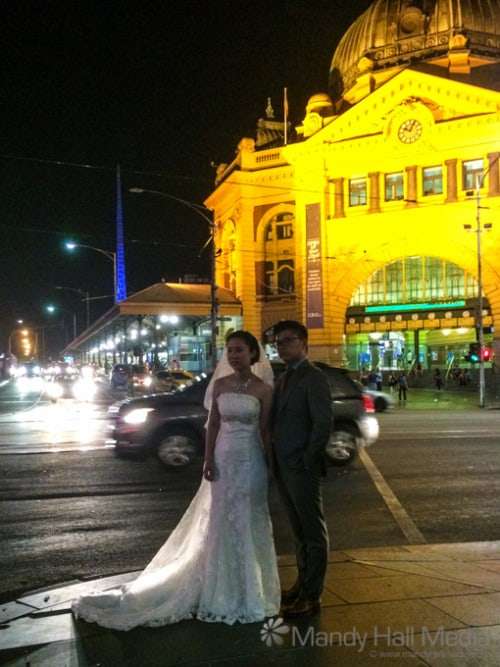Night wedding photos in the city